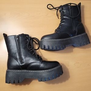 Rouge Chunky Lace up Combat Platform Boots Size 8